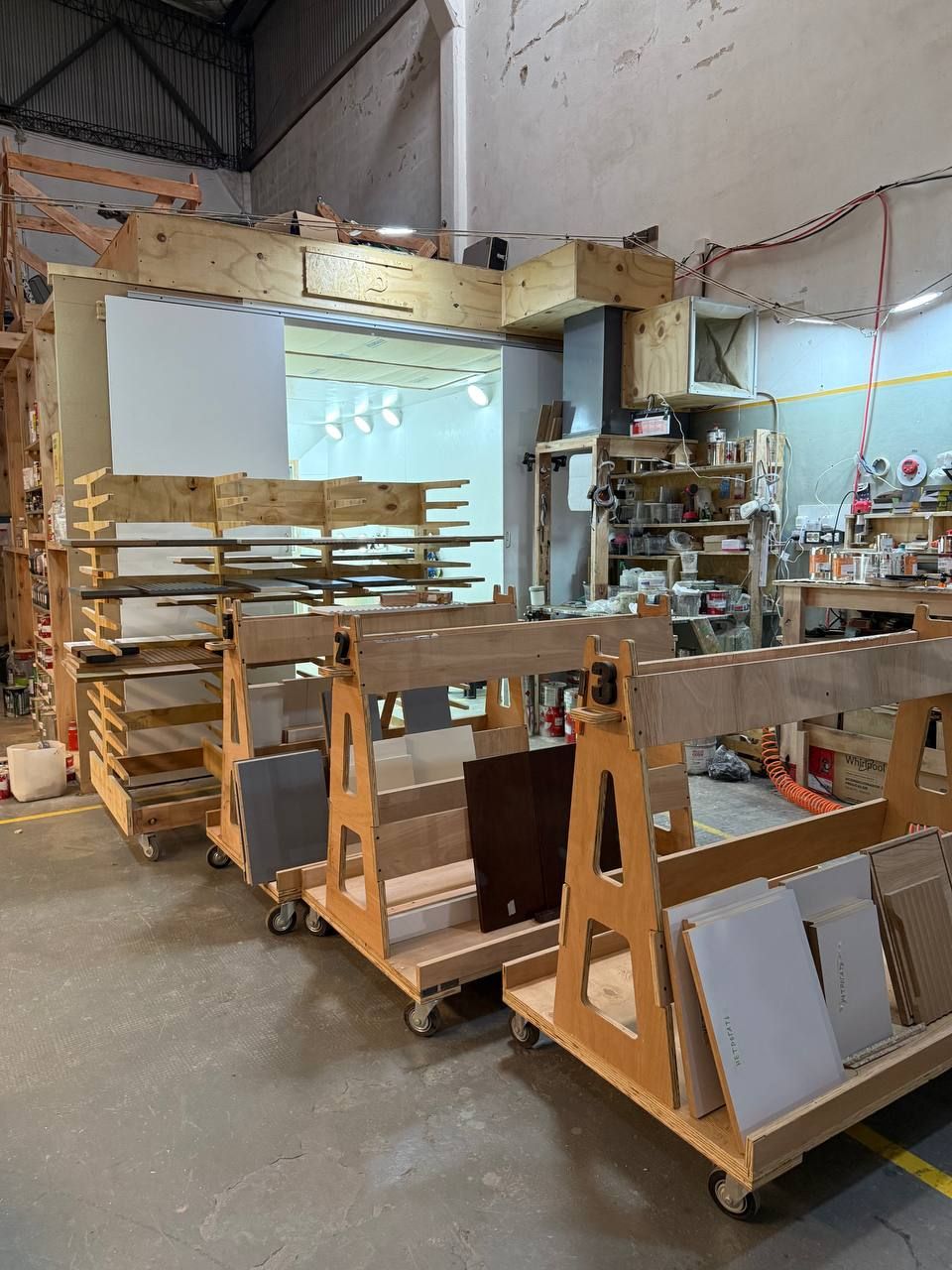 Carros numerados del taller